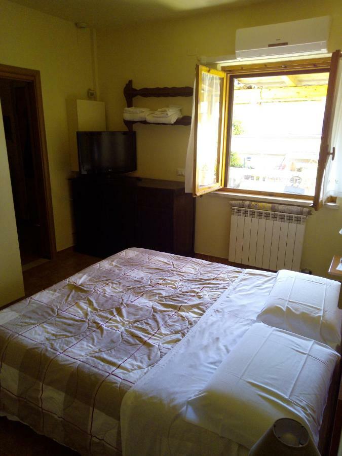 Bed & Breakfast Hotel California Terracina Bagian luar foto