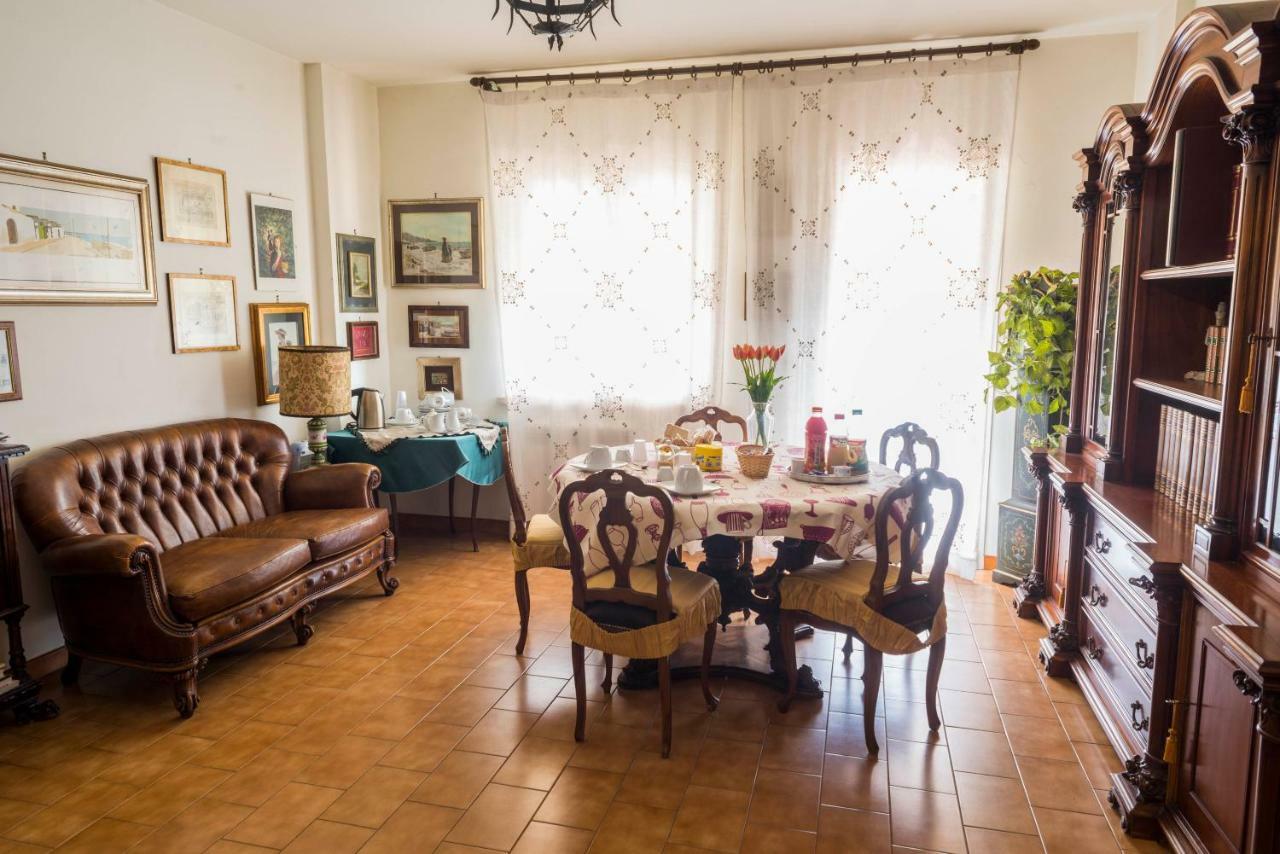 Bed & Breakfast Hotel California Terracina Bagian luar foto