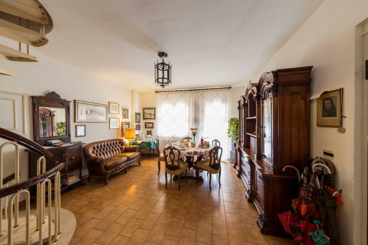 Bed & Breakfast Hotel California Terracina Bagian luar foto